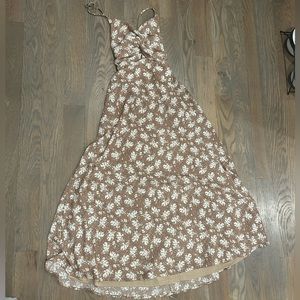 NEVER BEEN WORN low cut, fun, maxi dress